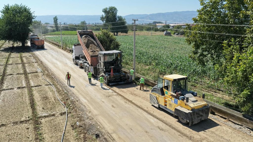 BAŞKAN ÇERÇİOĞLU KIRSAL MAHALLELERDE YOL YENİLEME ÇALIŞMALARINI SÜRDÜRÜYOR