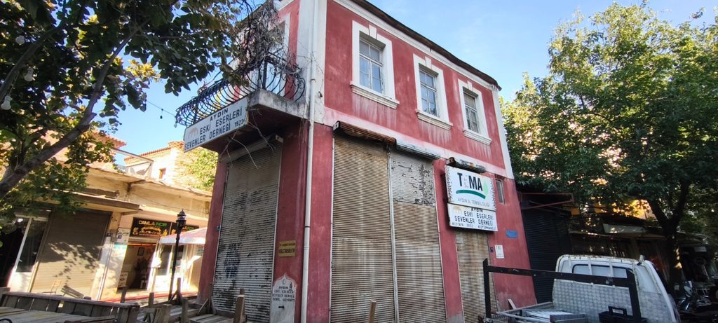 Tabela yerinde, kapı kapalı: Aydın’ın tarihi derneği 4 yıldır sessiz
