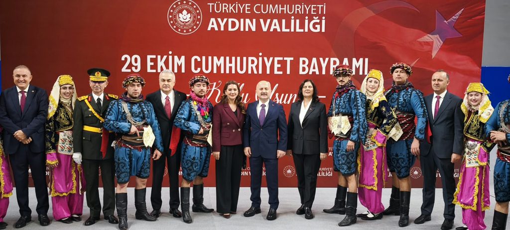 Aydın’da Cumhuriyet Bayramı Coşkusu Spor ve Etkinlik Merkezi’ne Sığmadı